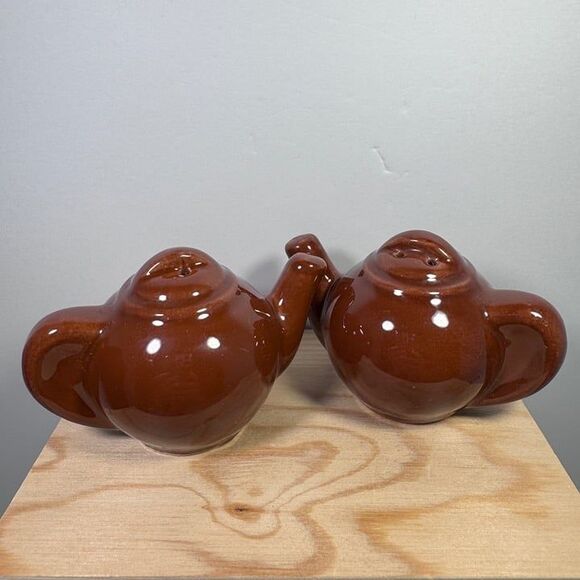 Cape Cod Teapot Salt and Pepper Original Early American - Picture 1 of 5